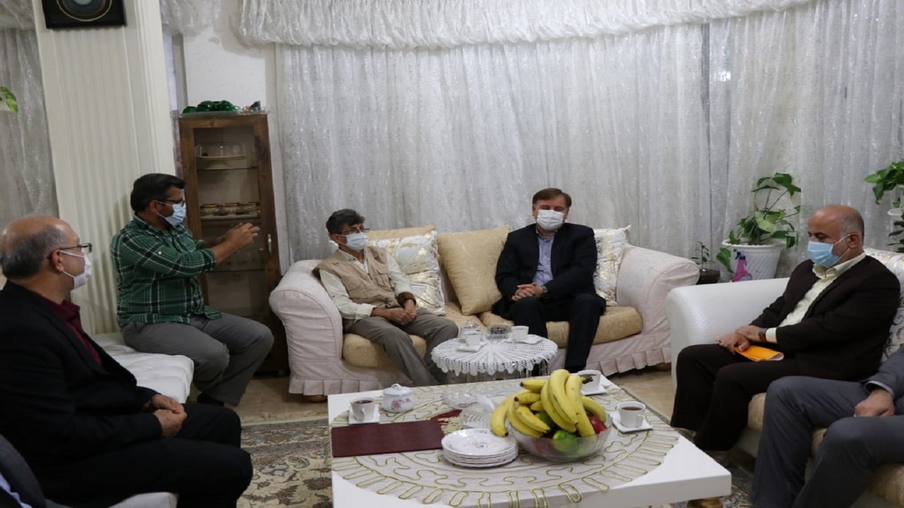 دیدار استاندار گیلان با خانواده شهید و جانباز ۷۰درصد