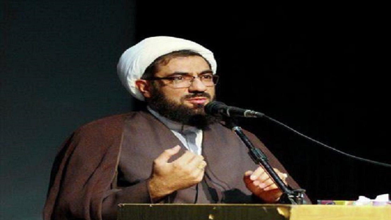 دشمنان برای سست کردن دین و اعتقادات مردم به ویژه جوانان توطئه افکنی می‌کنند