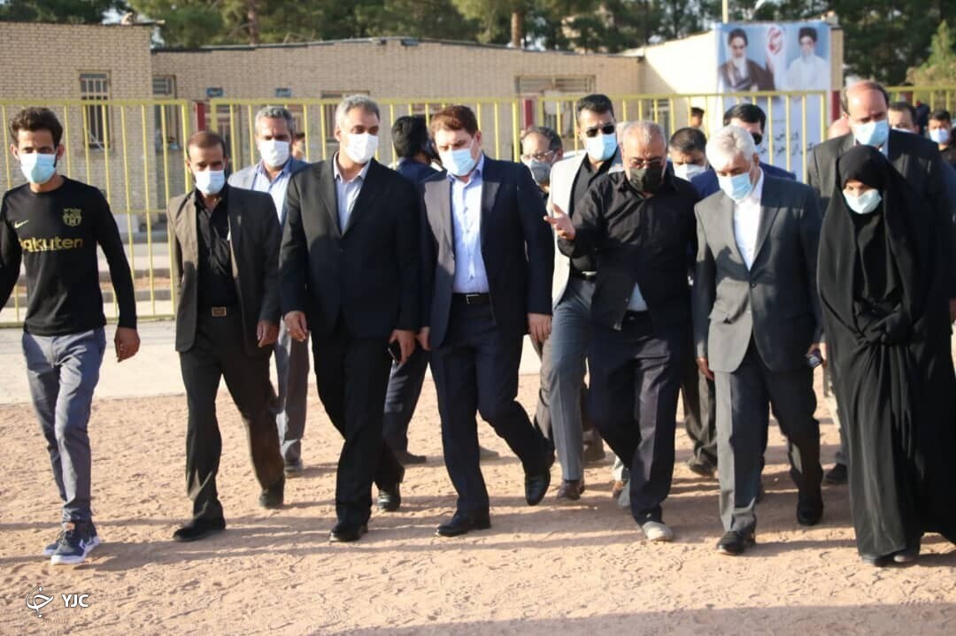 وزیر ورزش وارد زرند شد