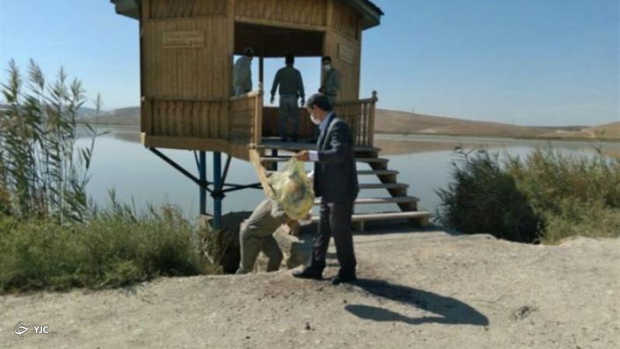 پاک سازی منطقه نمونه گردشگری تالاب نقده