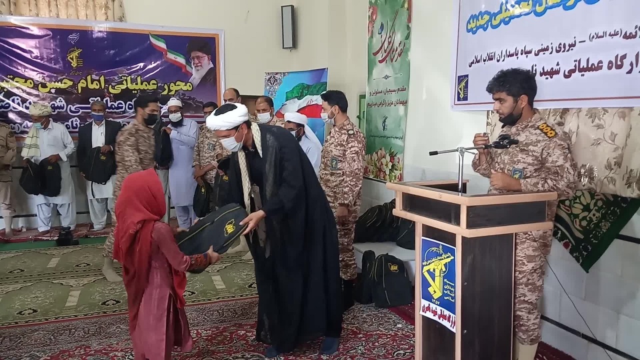 ۴۰۰ بسته نوشت افزار بین دانش آموزان شهرستان نهبندان توزیع شد
