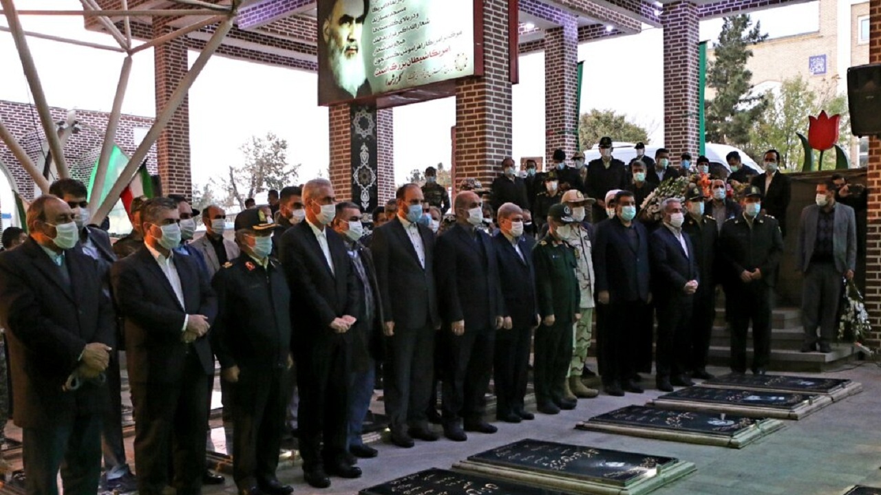 وزیر کشور در تبریز به مقام شامخ شهدا ادای احترام کرد