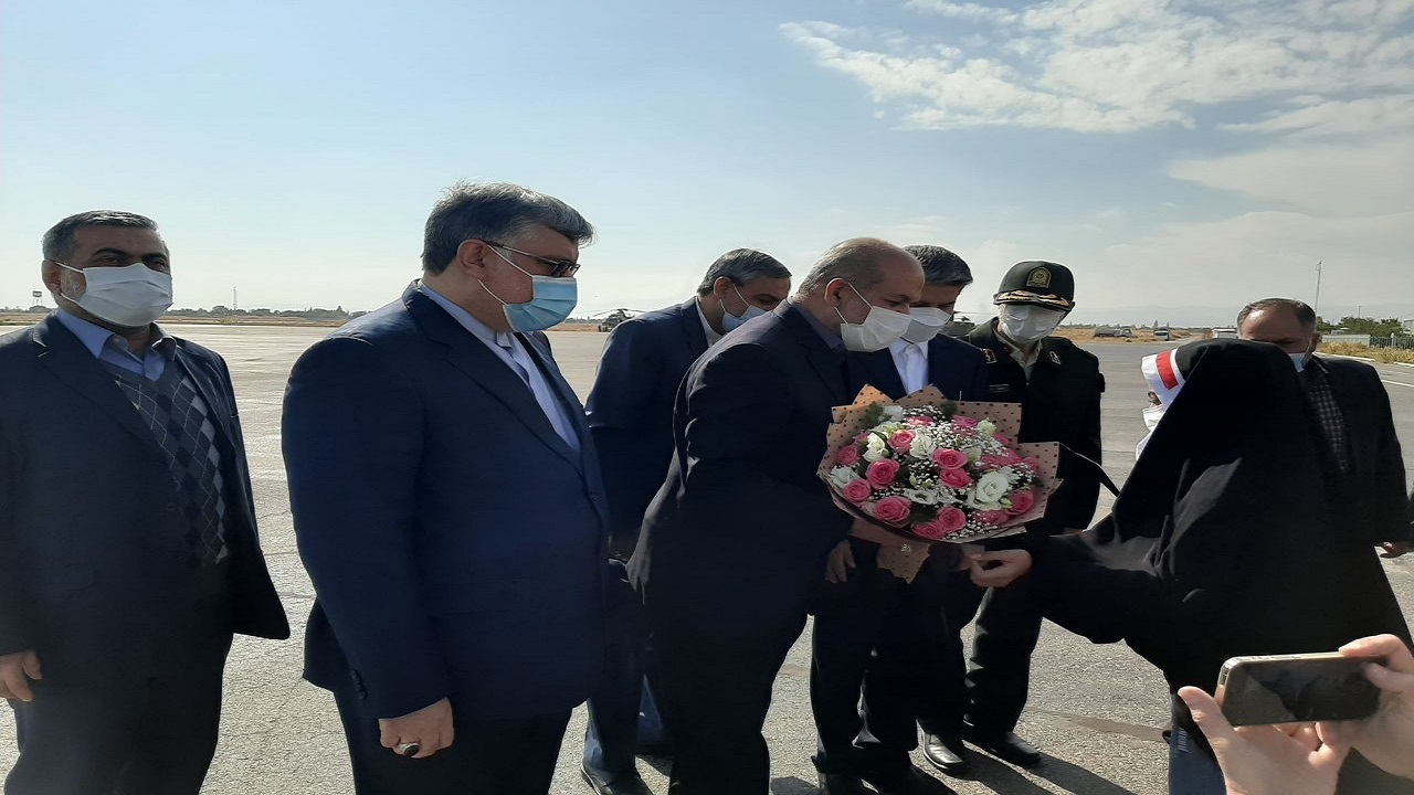ورود وزیر کشور به فرودگاه ارومیه برای معارفه استاندار جدید آذربایجان غربی