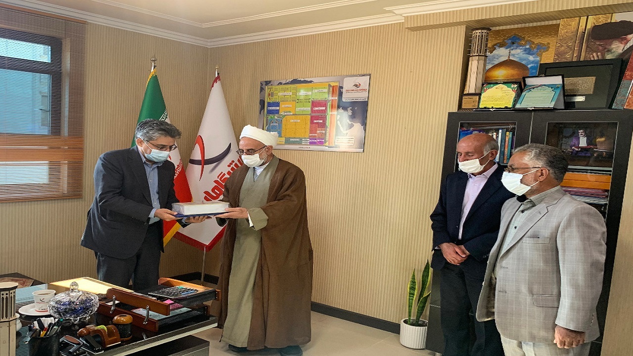 تقدیر امام جمعه یزد از مدیرعامل گروه تعاونی پیشگامان