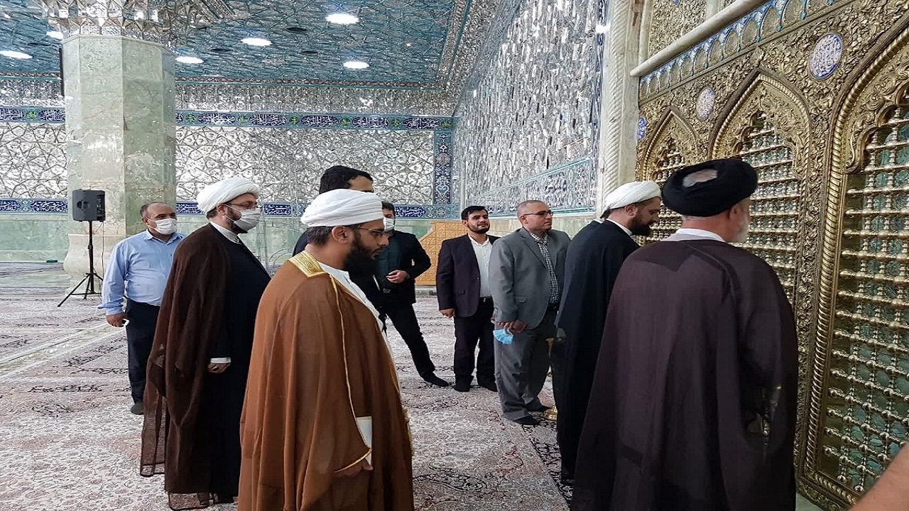 حضور مهمانان خارجی کنفرانس وحدت اسلامی در حرم حضرت معصومه (س)