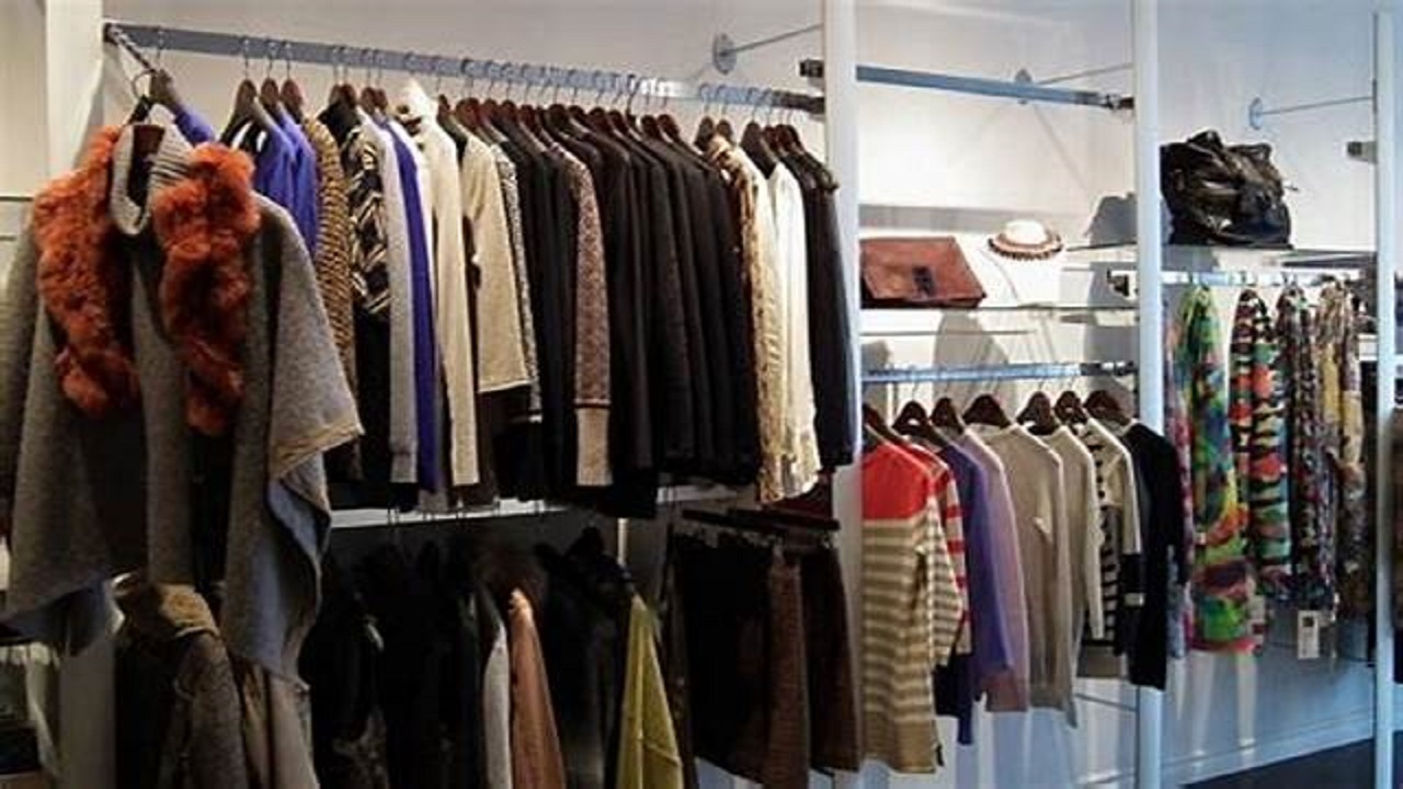 فروش پوشاک قاچاق به نرخ دلار و یورو!/ سامانه ثبت شناسه کالا به کجا رسید؟
