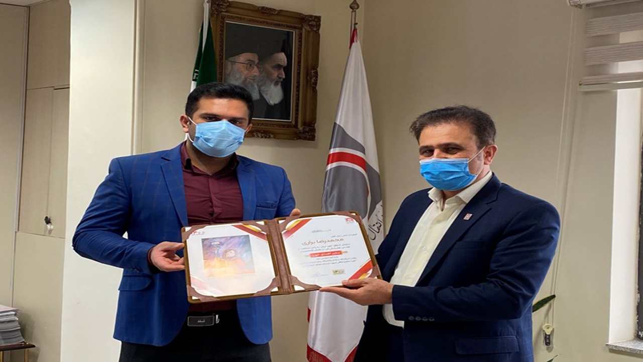اعطای لوح سفیر اهدای خون به قهرمان وزنه برداری آسیا