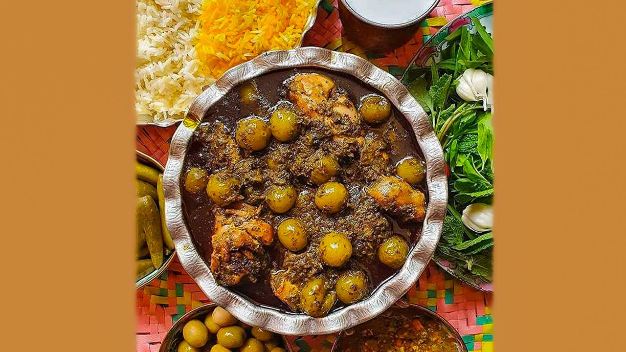 طرز تهیه خورشت گوجه سبز + فیلم