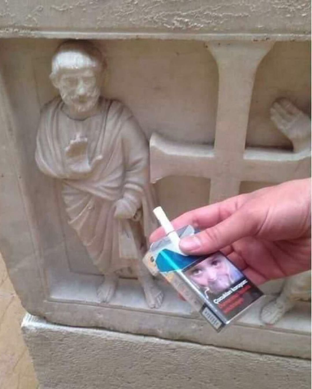 شوخی&zwnj; با مجسمه&zwnj; ها