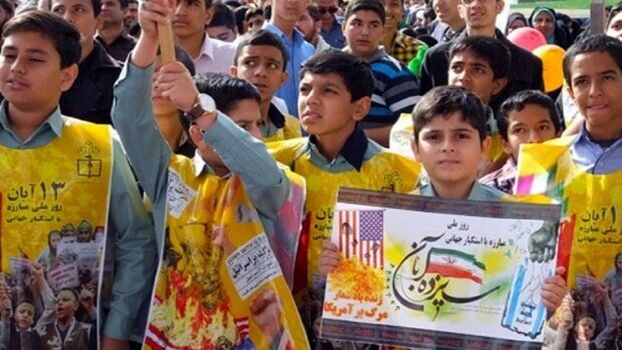 نواخته شدن زنگ استکبارستیزی در مدارس استان همدان
