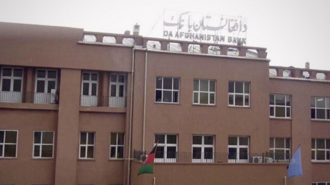 بانک مرکزی سقف برداشت از حساب را به ۴۰۰ دالر افزایش داد