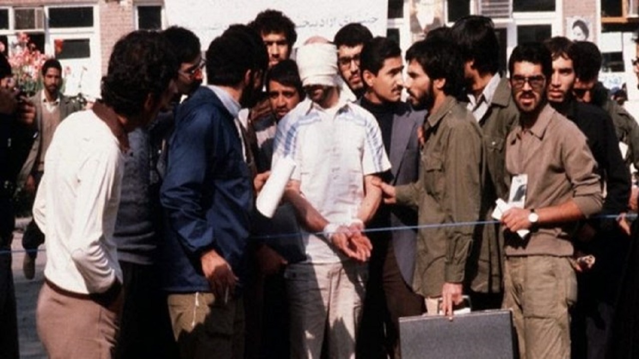 ناگفتههایی از اولین دستگیری جاسوسان آمریکایی در اصفهان/ از محاصره هواپیمای آمریکاییها تا خلع سلاح با یک تکه چوب! ناگفتههایی از اولین دستگیری جاسوسان آمریکایی در اصفهان/ از محاصره هواپیمای آمریکاییها تا خلع سلاح با یک تکه چوب!