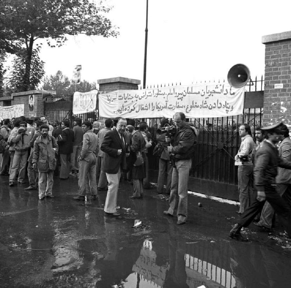 ناگفتههایی از اولین دستگیری جاسوسان آمریکایی در اصفهان/ از محاصره هواپیمای آمریکاییها تا خلع سلاح با یک تکه چوب! ناگفتههایی از اولین دستگیری جاسوسان آمریکایی در اصفهان/ از محاصره هواپیمای آمریکاییها تا خلع سلاح با یک تکه چوب!
