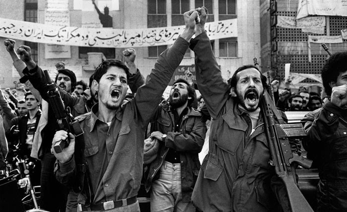 ناگفتههایی از اولین دستگیری جاسوسان آمریکایی در اصفهان/ از محاصره هواپیمای آمریکاییها تا خلع سلاح با یک تکه چوب! ناگفتههایی از اولین دستگیری جاسوسان آمریکایی در اصفهان/ از محاصره هواپیمای آمریکاییها تا خلع سلاح با یک تکه چوب!