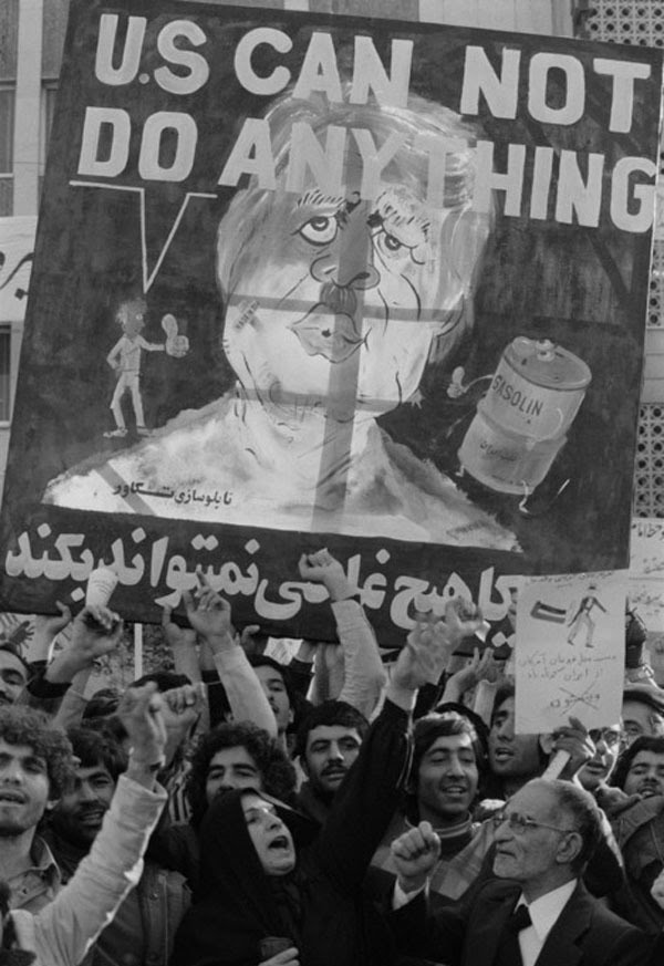 ناگفتههایی از اولین دستگیری جاسوسان آمریکایی در اصفهان/ از محاصره هواپیمای آمریکاییها تا خلع سلاح با یک تکه چوب! ناگفتههایی از اولین دستگیری جاسوسان آمریکایی در اصفهان/ از محاصره هواپیمای آمریکاییها تا خلع سلاح با یک تکه چوب!