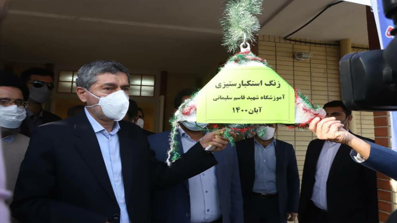 زنگ استکبار ستیزی در فارس نواخته شد/ استاندار فارس: تسخیر لانه جاسوسی هیمنه استکبار را در هم شکست