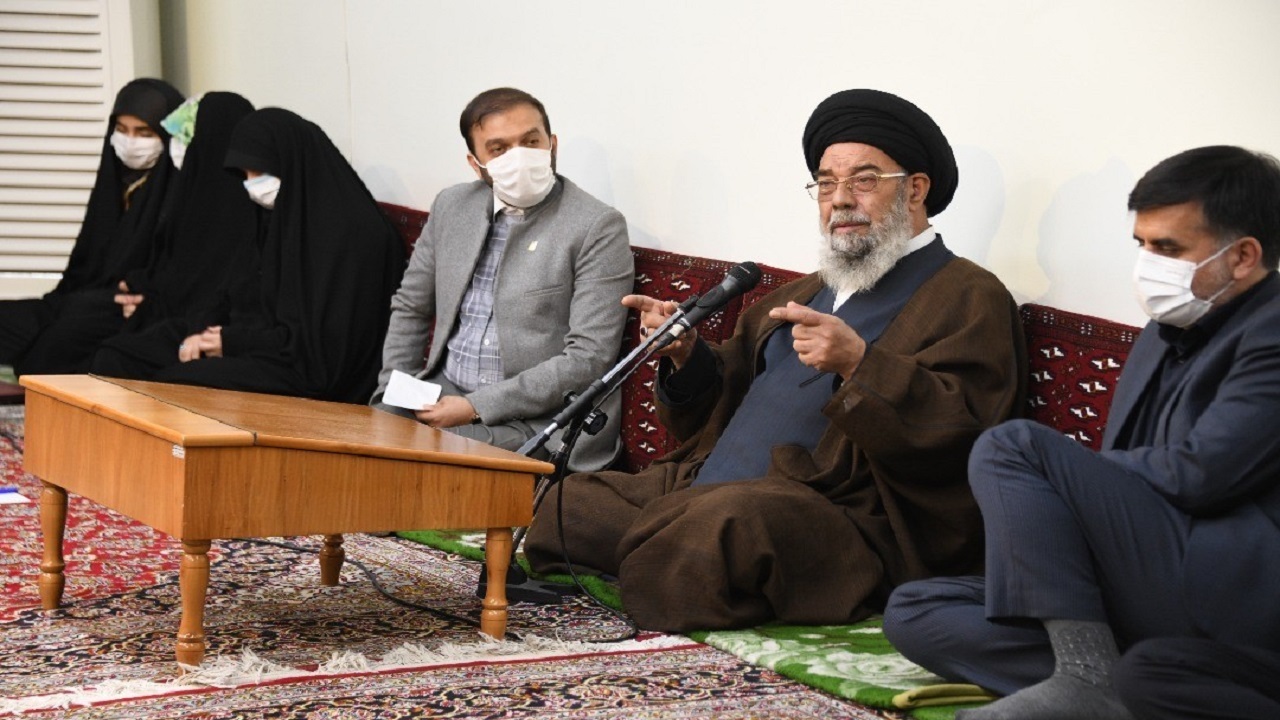 دیدار امام جمعه اصفهان با تشکل‌های دانش‌آموزی