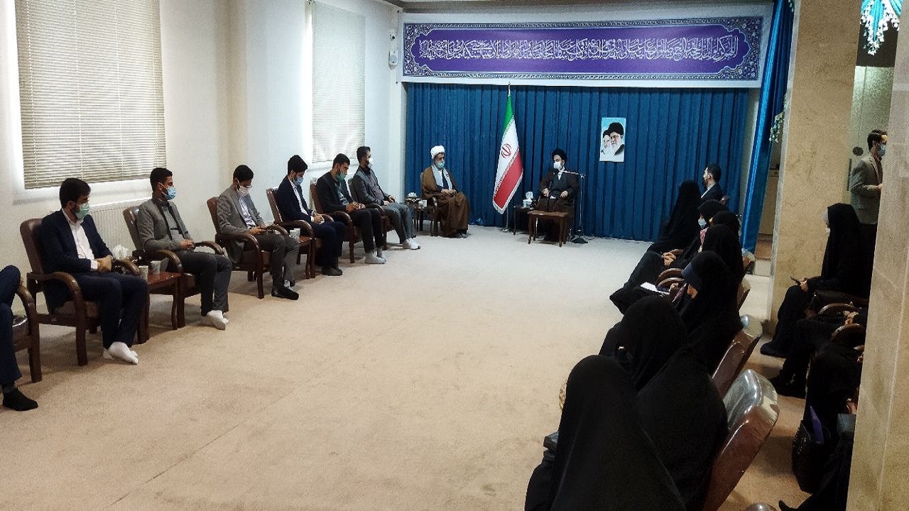 دانشجویان بسیجی دانشگاه‌های استان با امام جمعه ارومیه دیدار کردند