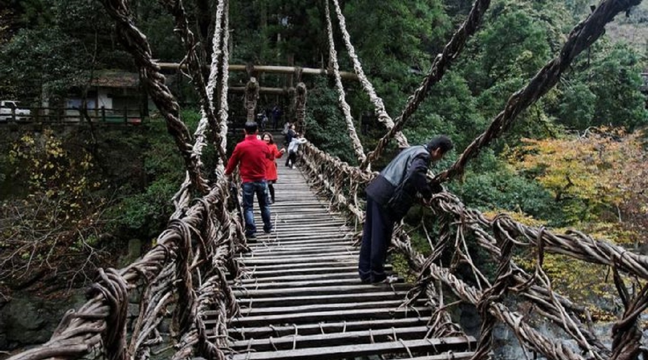 پل ایا کازوراباشی در ژاپن
