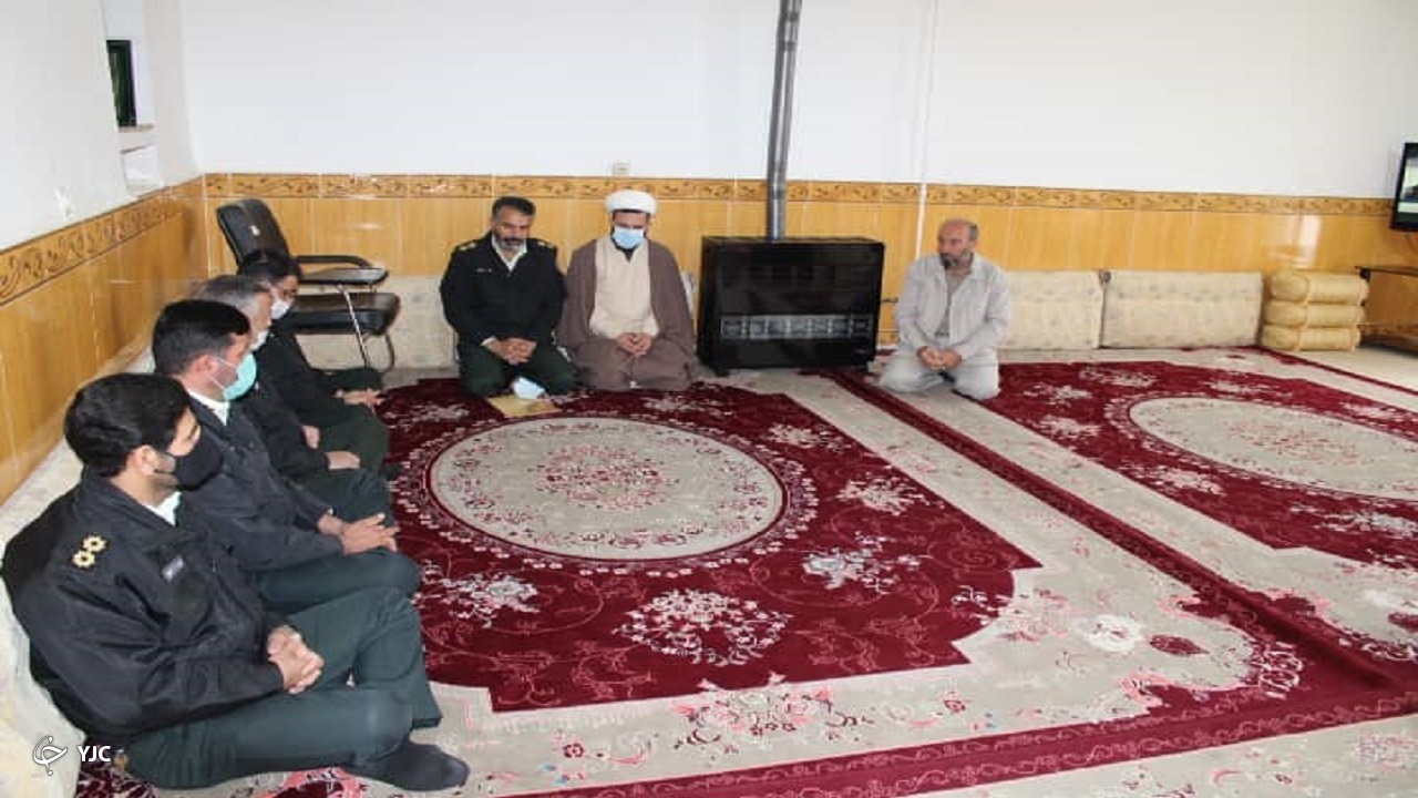 تجلیل و تکریم فرمانده انتظامی مهاباد از خانواده شهدا