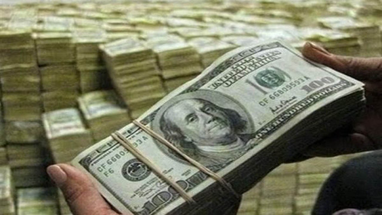 آذر ۱۴۰۰ قیمت دلار گران می شود؟