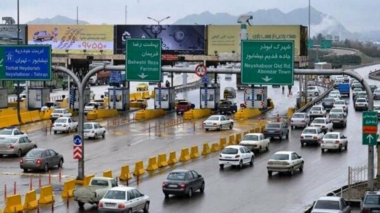 بارش باران، جاده‌های خراسان رضوی را لغزنده کرده‌است