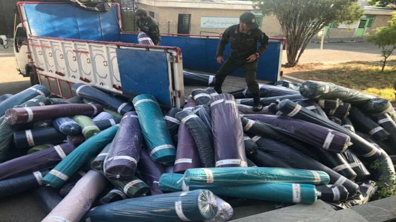 توقیف پارچه‌های خارجی قاچاق در نهاوند