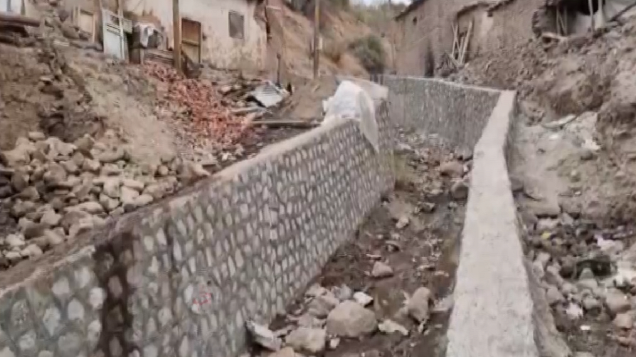 نگرانی روستائیان ازوقوع سیل درشهرستان عجب شیر روستای قوزلوجه+فیلم