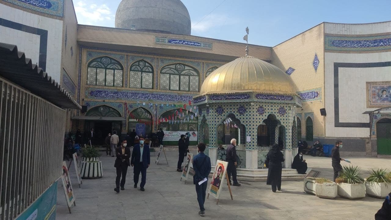دیدار مردمی شهردار تهران با شهروندان منطقه چهارده در مسجد علی ابن الحسین دیدار مردمی شهردار تهران با شهروندان منطقه چهارده در مسجد علی ابن الحسین