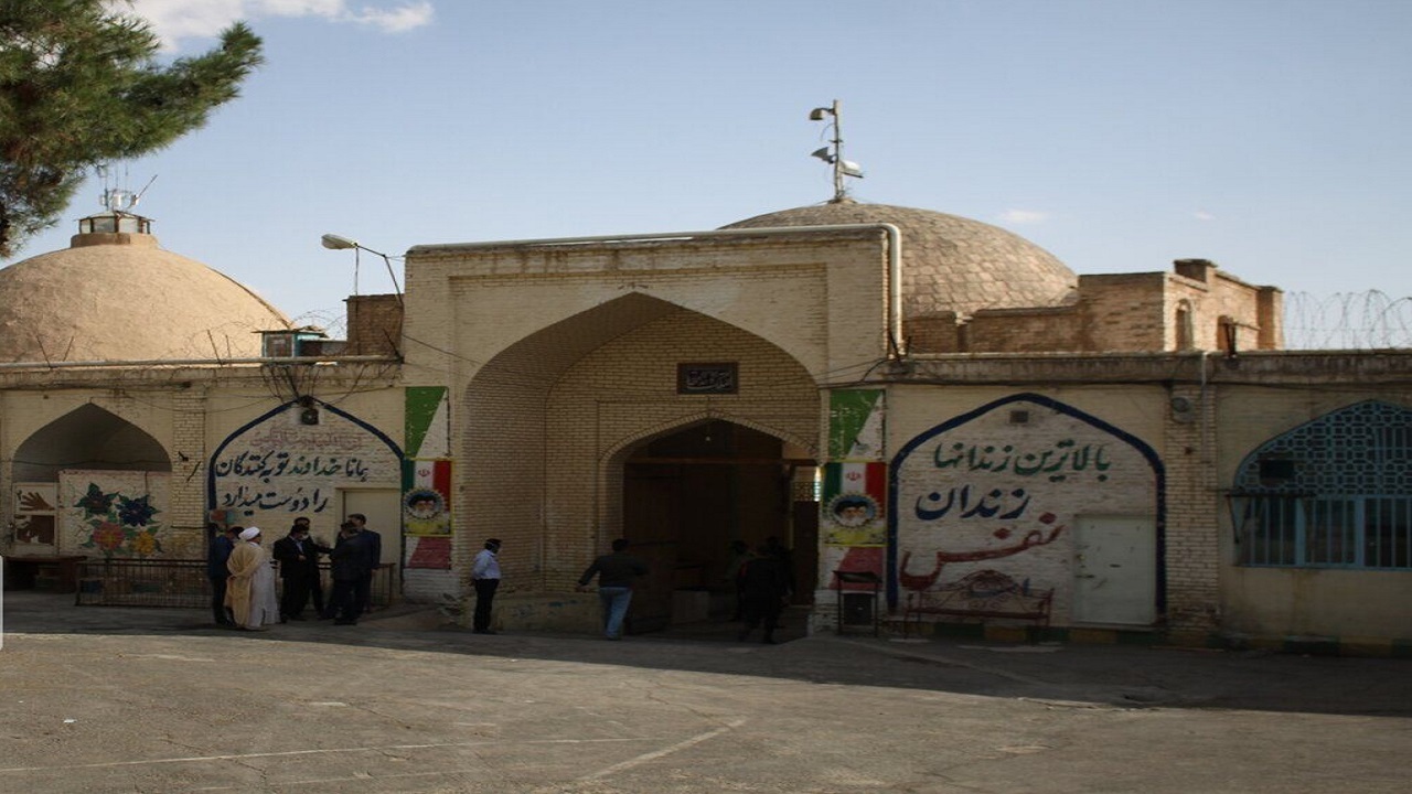 وزیر میراث فرهنگی دستور تخریب دیوار مزاحم کاروانسرای سمنان را صادر کرد