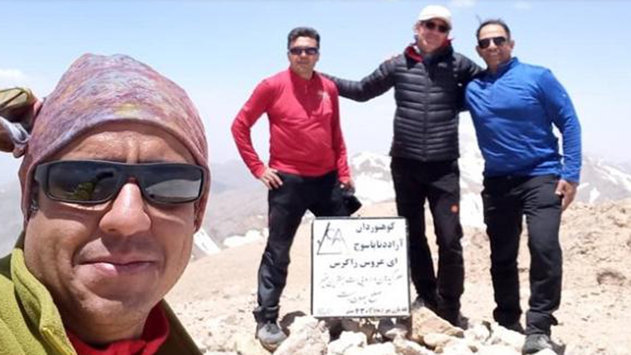 صعود کوهنوردان جهرمی به قله پازن پیر