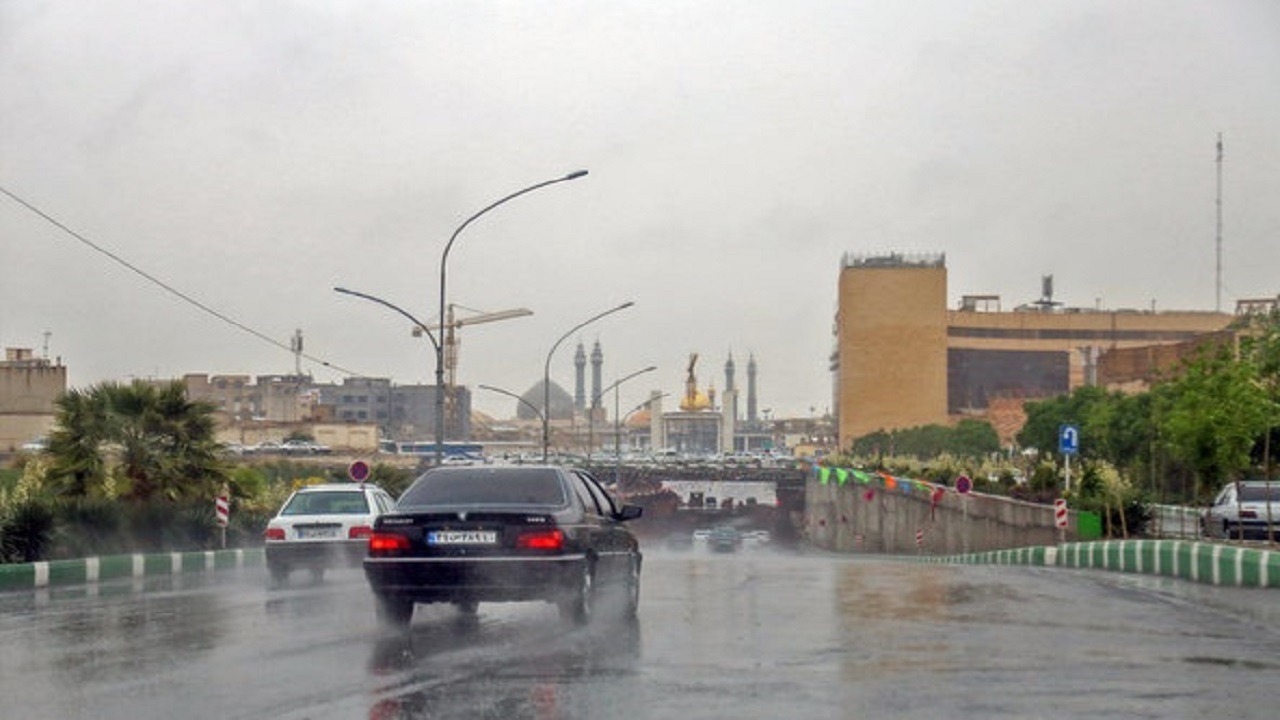 آماده باش خدمات شهری قم برای رفع آبگرفتگی ها