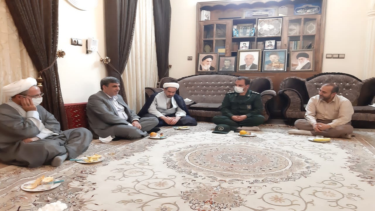 دیدار نماینده مجلس با خانواده شهیدان تقوی طلب