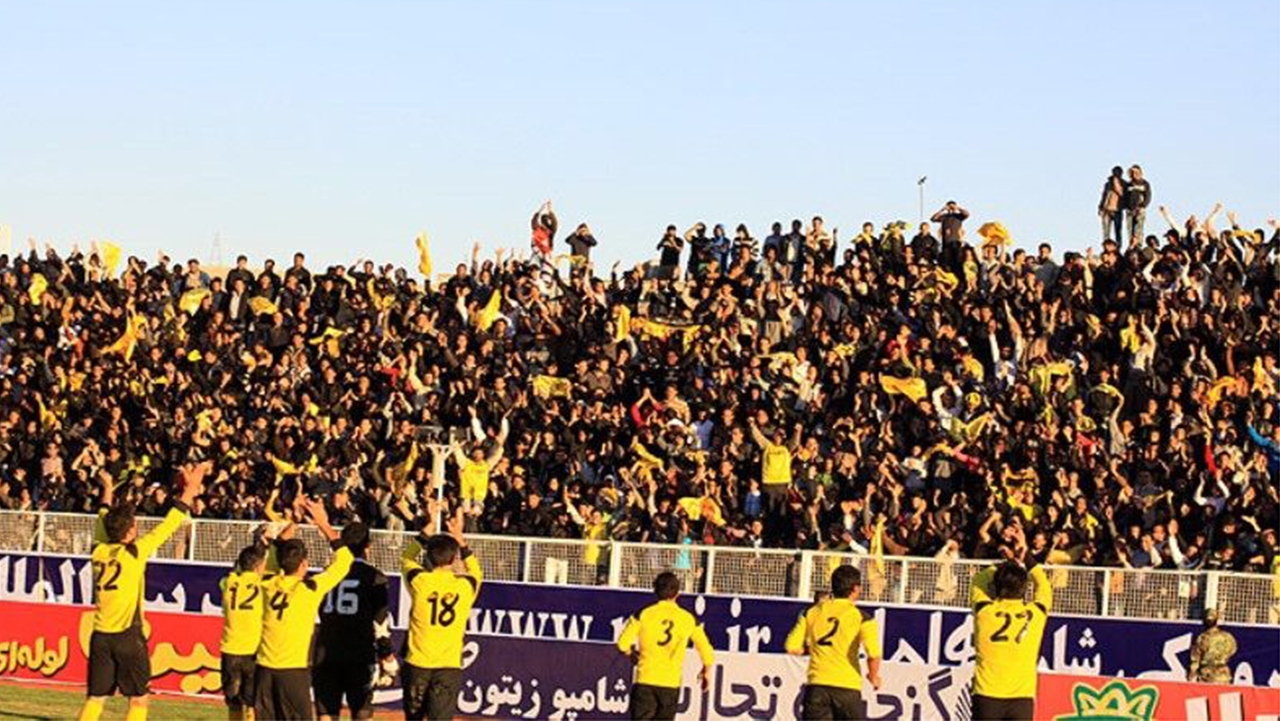 نوار پیروزی های استقلال در شیراز پاره شد + فیلم