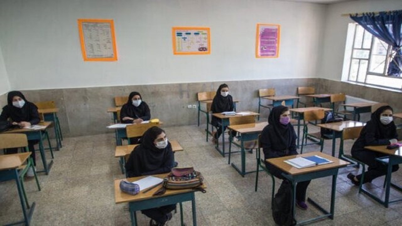 از شرکت در شاد تا نشستن بر روی نیمکت/ قفل مدارس شکسته شد