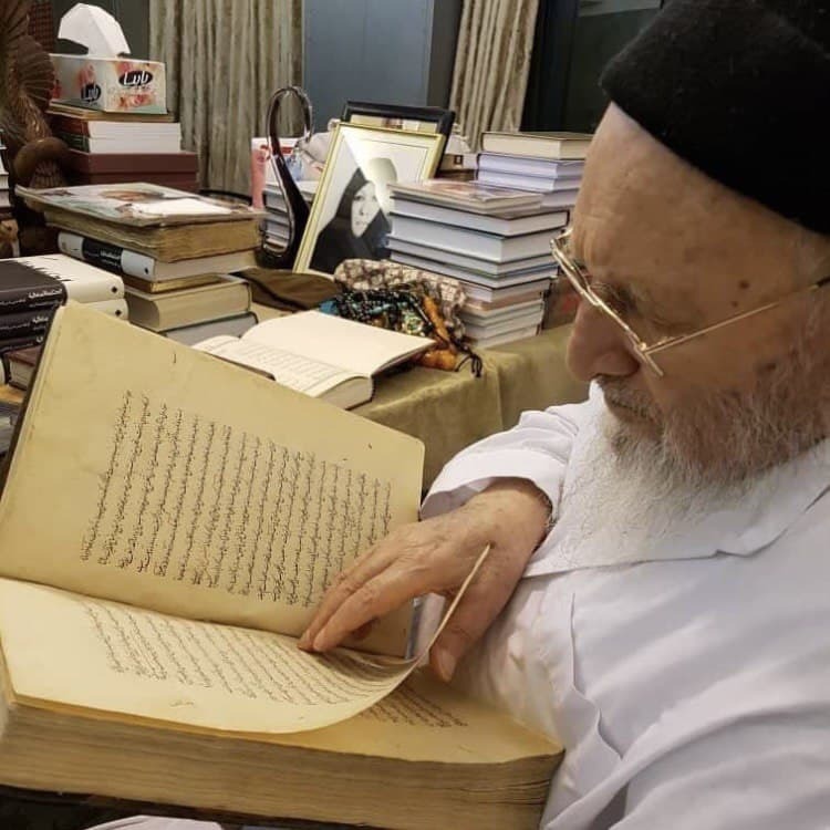 میز کار علامه حسن زاده آملی