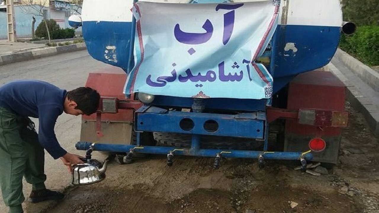کمبود آب شرب در دهگلان/ استقرار دو تانکر آبرسانی سیار