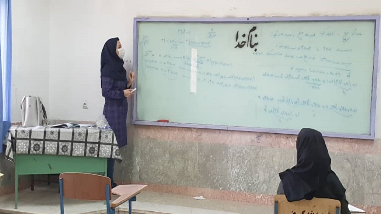آغاز آموزش حضوری دانش آموزان متوسطه دوم در آبادان /بقیه شاگردان گوش به زنگ باشند