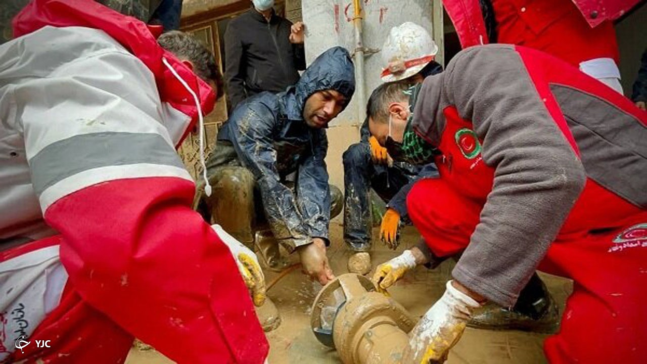 امداد رسانی به ۲۶۴ نفر در سیل مهاباد/ ۱۱ تیم عملیاتی پای کار آمدند