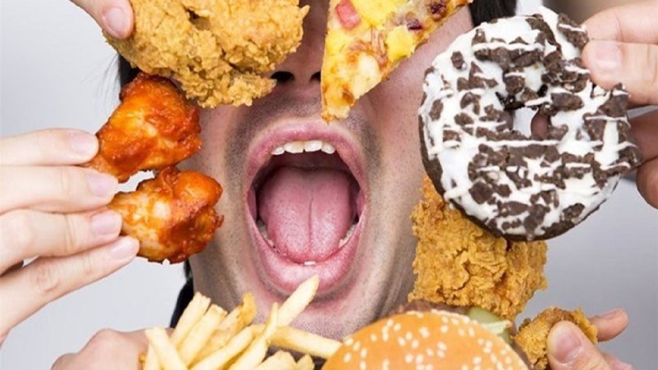 چرا بعضی افراد موقع خشم و استرس به غذاخوردن پناه می برند؟