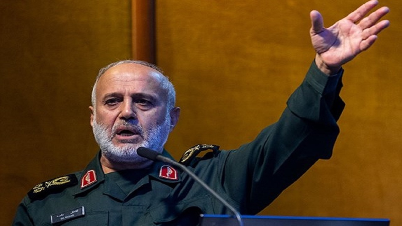 تهدیدات را در هر سطحی سرکوب می‌کنیم/ دشمنان از آزمودن قدرت ارتش و سپاه پرهیز کنند