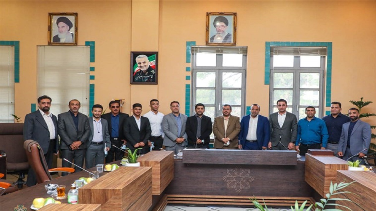 قهرمان جهان و مربی سازنده برادران گرایی کارمند شهرداری می‌شوند