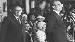 باشگاه خبرنگاران -قاچاق در پاریس صدراعظمی در تهران؛ وقتی محمدرضاشاه چاکر دیرین خود را قربانی می‌کند!