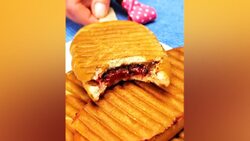 طرز تهیه شیرینی مغزدار پسته‌ای + فیلم