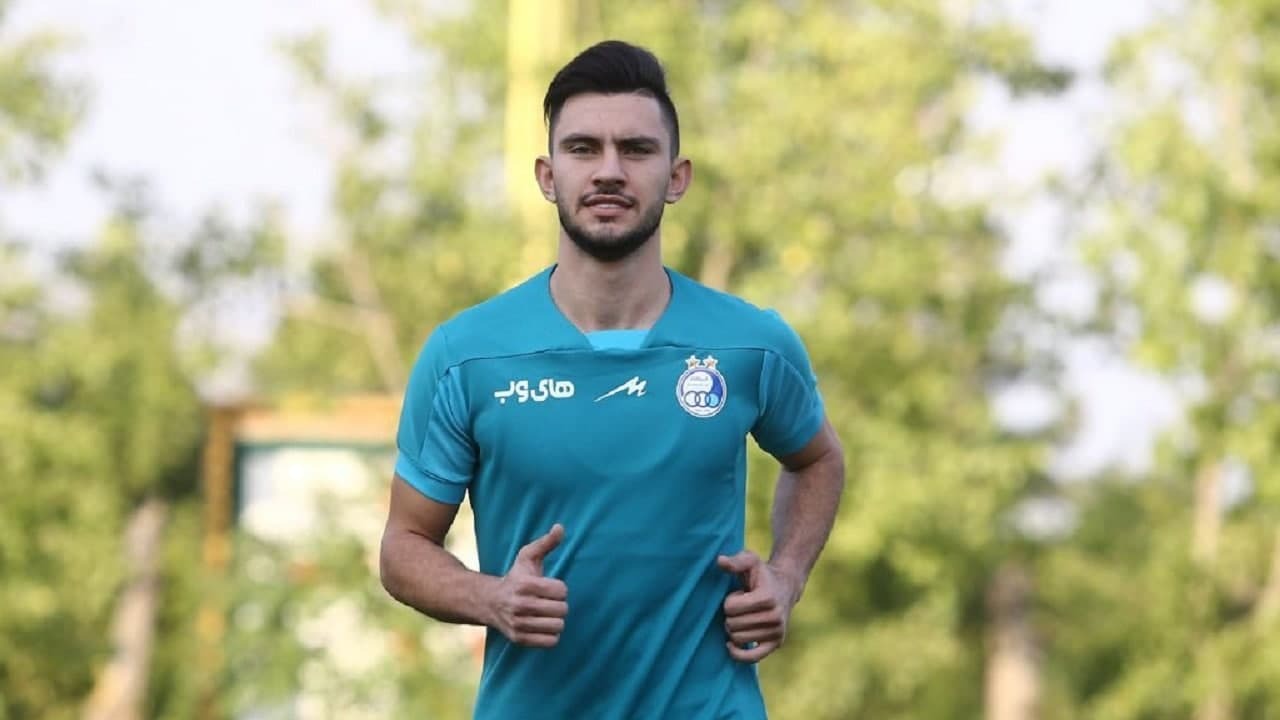 جدایی مهاجم جوان تیم فوتبال استقلال تکذیب شد