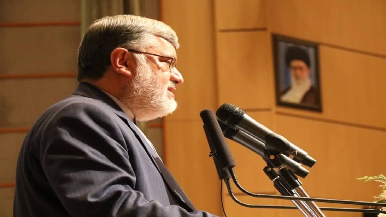 انحصار شرکت‌های دولتی در بخش معادن و عدم خام فروشی باید شکسته شود