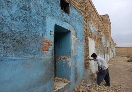 کاروانسرایی که در حصار سردرگمیها مغفول مانده/ دستور تخریب دیوار مزاحم کاروانسرای شاه عباسی کاروانسرایی که در حصار سردرگمیها مغفول مانده/ دستور تخریب دیوار مزاحم کاروانسرای شاه عباسی