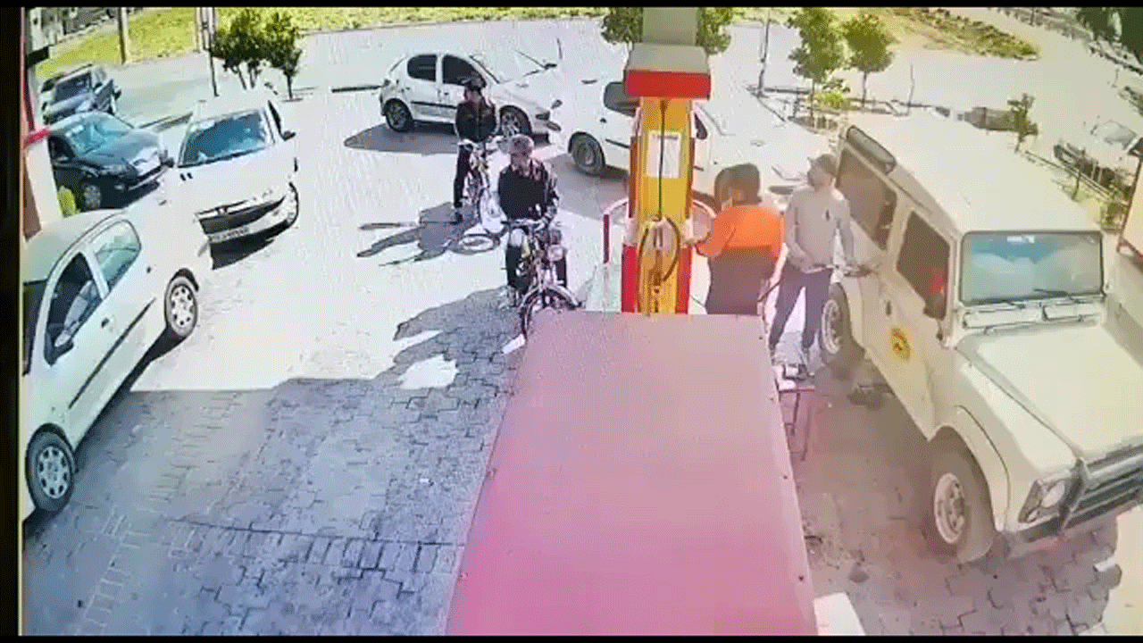 راننده نابلد با خودروی دنده اتوماتیک، حادثه آفرید + فیلم