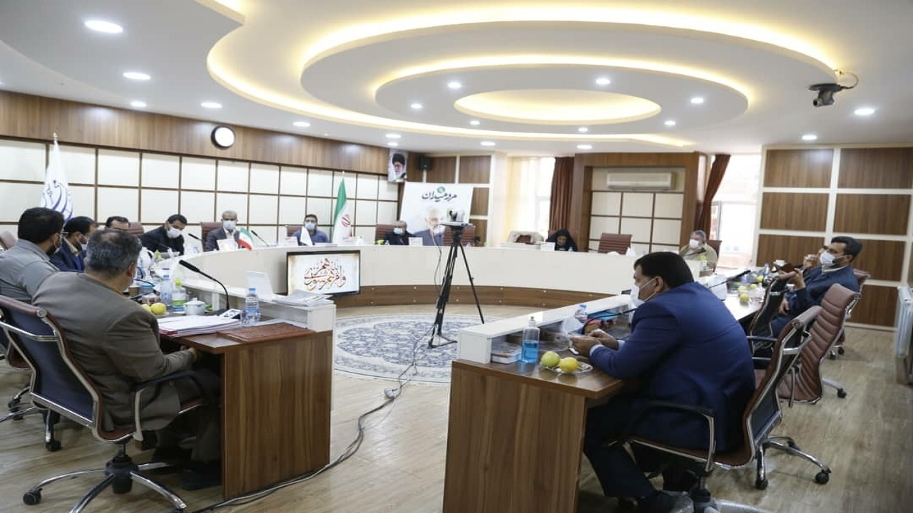 ضرورت تعیین تکلیف سرقت تابلوهای آرامستان/ ورود تانکر سوخت به شهرکرمان خطرناک است