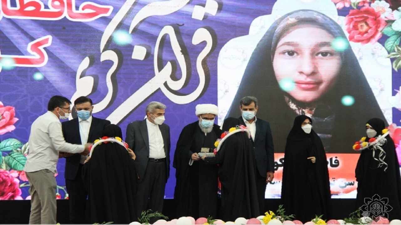 حافظان قرآن باید با دقت حریم این کتاب آسمانی را حفظ کنند